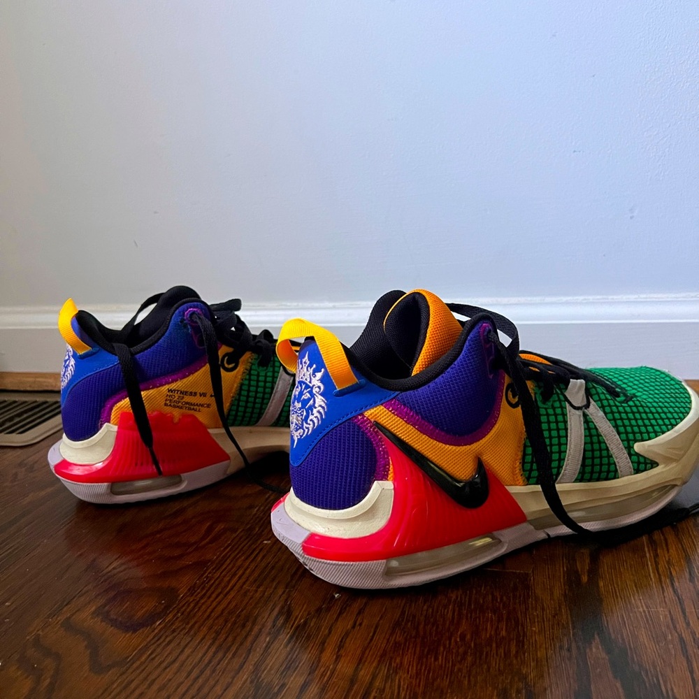 Lebron Witness VII basketball shoes